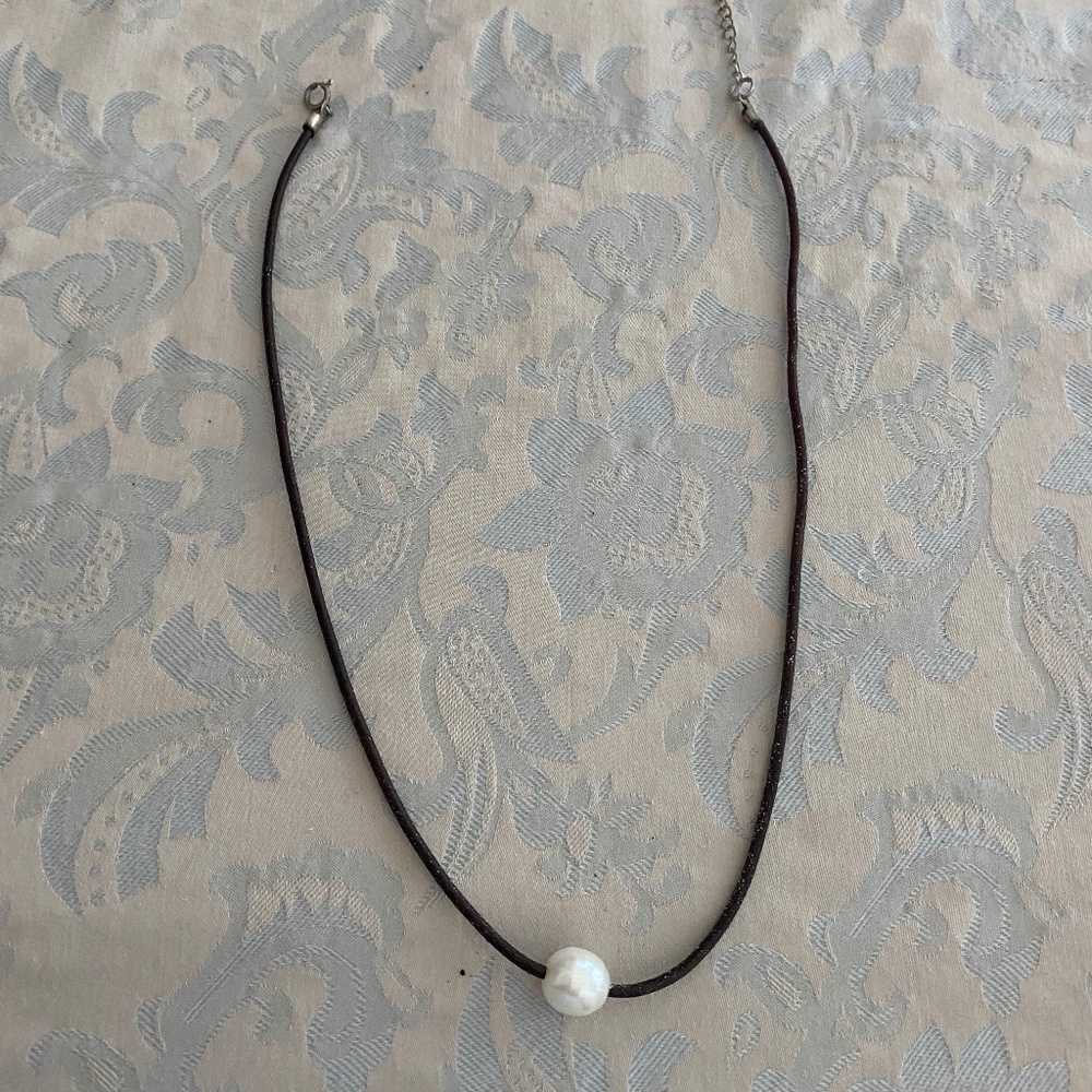 Leather and pearl necklace